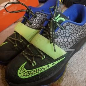 **SOLD** Nike KD Basketball shoes - Size 6.5